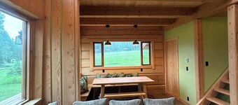 The Wise Owl's Roost. A luxury cabin with hot tub and amazing mountain views