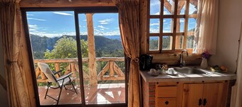 Charming cabin just outside of Cuenca. Enjoy peace and serenity of the mountains