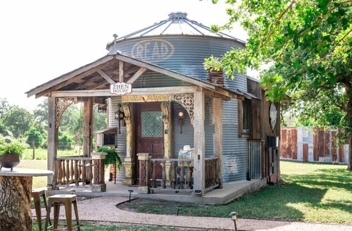 Charming 1-bedroom cottage 8 minutes from Round Top-WiFi, AC -zHEN House Silo #1