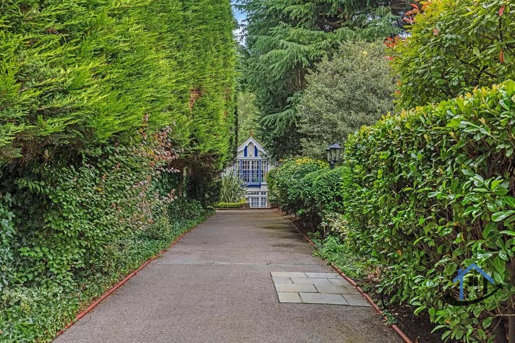 المنطقة المحيطة بالمنشأة