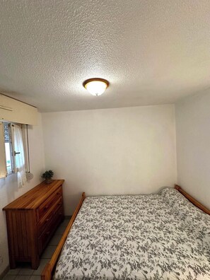 1 Schlafzimmer, Bügeleisen/Bügelbrett