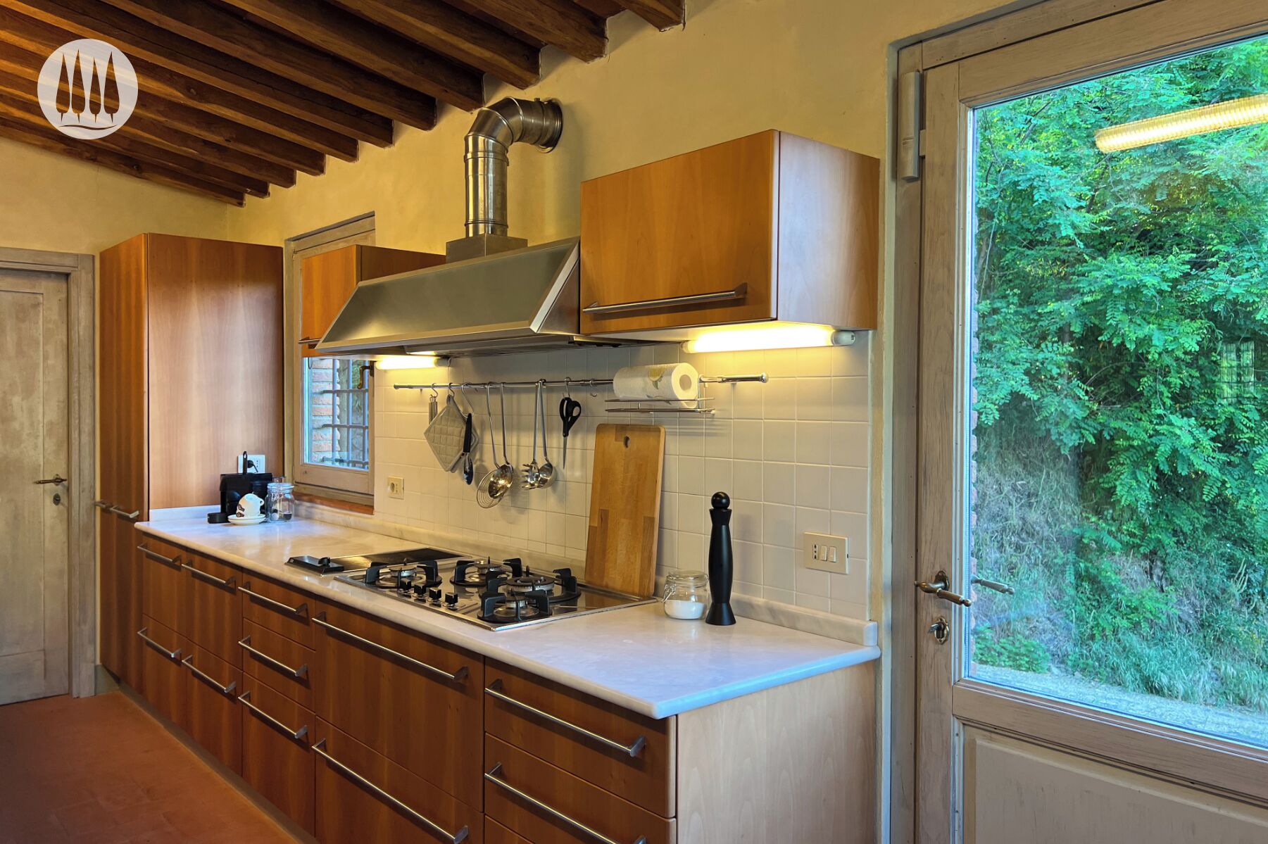 Frigorifero, forno, piano cottura, lavastoviglie