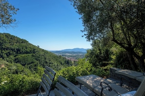 Property grounds - Dream villa in Tuscany with pool, stunning views and its own church (Pescia)