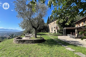 Outdoor dining - Dream villa in Tuscany with pool, stunning views and its own church (Pescia)