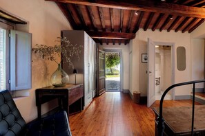 Interior - Dream villa in Tuscany with pool, stunning views and its own church (Pescia)