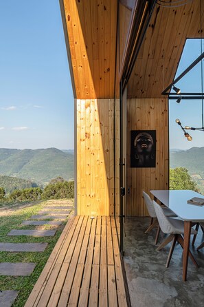 Outdoor dining - Luxury cabin on top of the mountains with pool - Casa Asolo, Villa Montegrappa (Caxias do Sul)