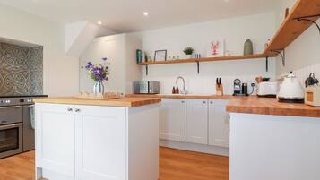 Dishwasher, cookware/dishes/utensils