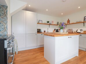 Dishwasher, cookware/dishes/utensils - Glendale (Port Isaac)