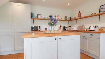 Dishwasher, cookware/dishes/utensils