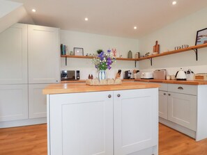 Dishwasher, cookware/dishes/utensils - Glendale (Port Isaac)