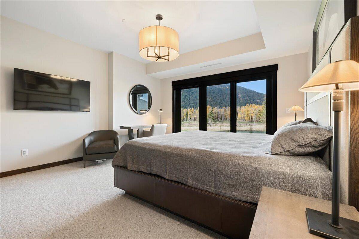 Premium bedding, down comforters, free wired internet, bed sheets