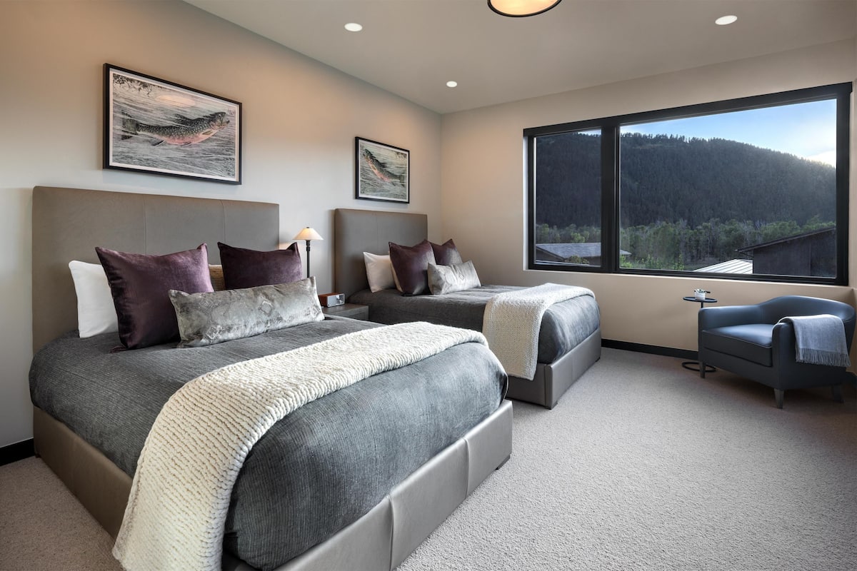 Premium bedding, down comforters, free wired internet, bed sheets