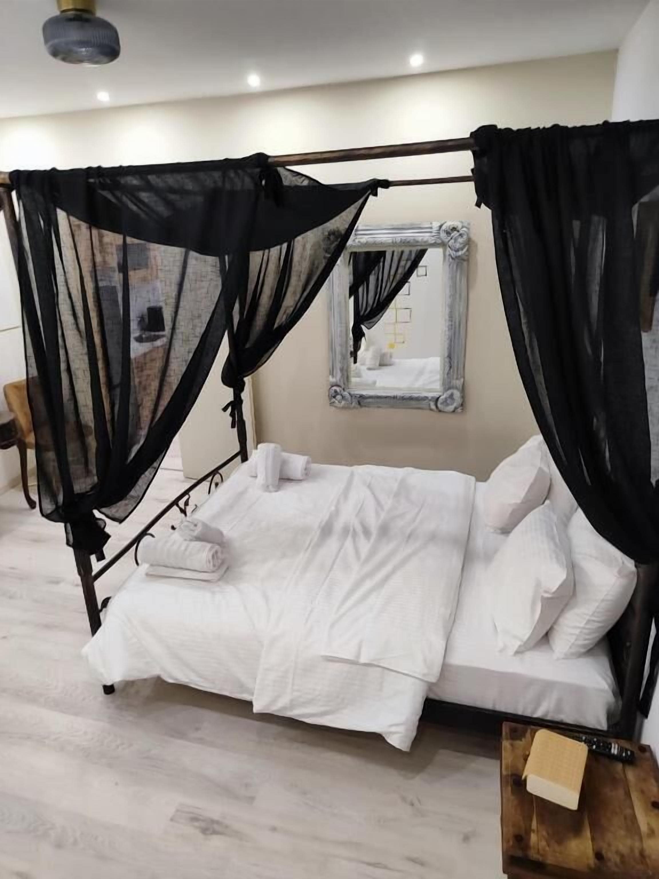 In-room safe, soundproofing, free WiFi