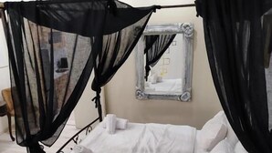 Room - Anchor Suites (Thessaloniki)
