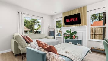 3 bedrooms, iron/ironing board, WiFi, bed sheets