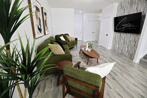 Una Smart TV, libros