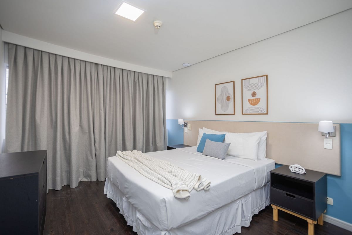 Arbetsyta för laptop och gratis wi-fi