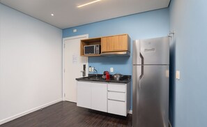 Fridge, microwave, stovetop, cookware/dishes/utensils