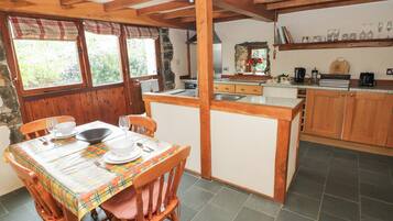 Cottage | Dining