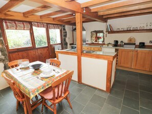 Cottage | Dining - The Dovecote (Fishguard)