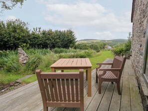 Cottage | Outdoor dining - The Dovecote (Fishguard)