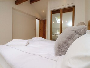 3 chambres, décor unique, ameublement unique