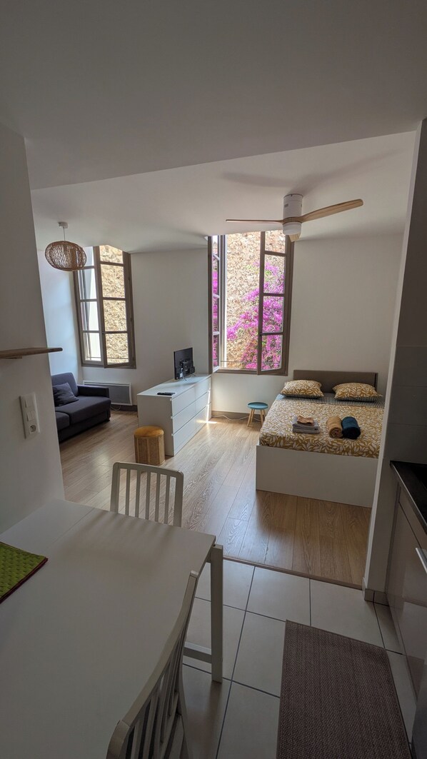 Bügeleisen/Bügelbrett, WLAN, Bettwäsche