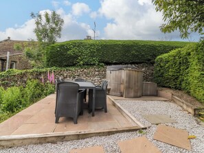 Outdoor dining - Rose Tree Cottage (Skipton)