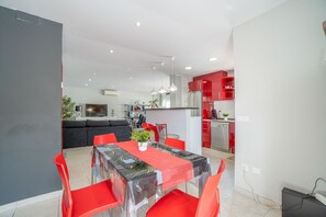 House | Private kitchen - Villa in Empuriabrava With Private Pool (Castello d'Empuries)