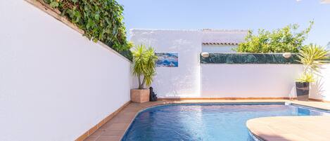 Hus | Basseng | Innendørsbasseng og utendørsbasseng