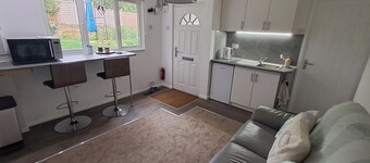 Robin's Nest, a Quiet Home From Home