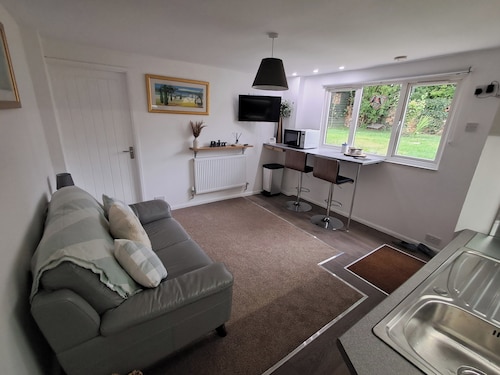 Robin's Nest, a Quiet Home From Home