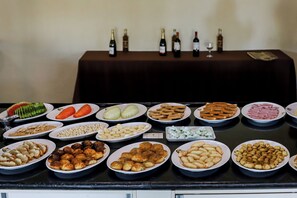 Free daily self-serve breakfast