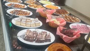 Bao gồm bữa sáng tự phục vụ vào ngày cuối tuần