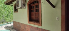 Rom – comfort, 1 soverom | Safe på rommet, wi-fi (inkludert) og sengetøy