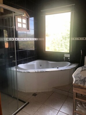Luxury Quadruple Room | Private spa tub - Hotel Fazenda Tucano (Capim Branco)