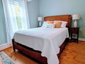 4 bedrooms, iron/ironing board, free WiFi, bed sheets