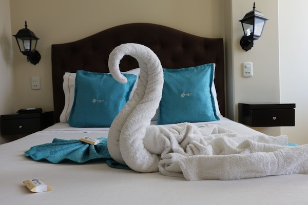 Double Room, Balcony, Courtyard View | Desk, WiFi (free)