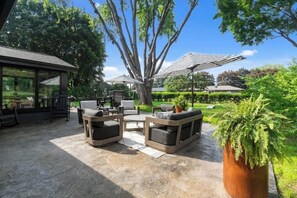 Terrace/patio - Pack 'Em Inn - Ultimate Titletown Comfort (Green Bay)