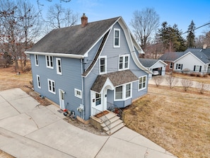 Exterior - Walk to SNC Campus Minutes away from Lambeau Field (DePere)