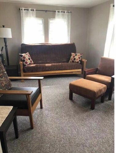 Walk to SNC Campus Minutes away from Lambeau Field