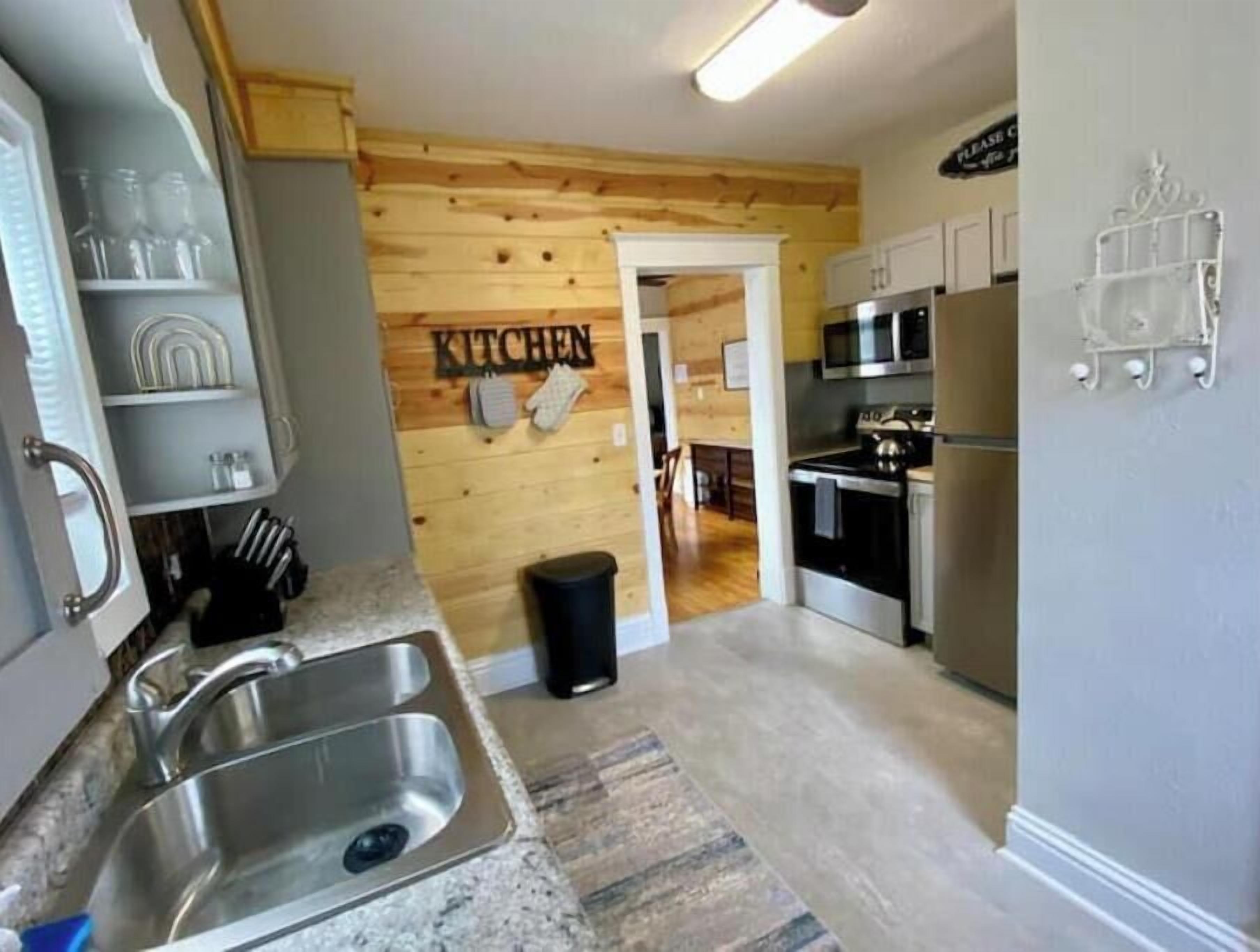 雪櫃、微波爐、焗爐、爐具