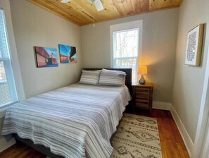 2 bedrooms, iron/ironing board, travel cot, free WiFi