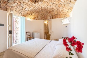 1 bedroom, bed sheets