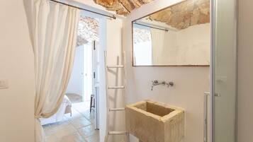 Dusche, Bidet, Handtücher