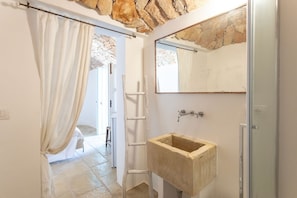Dusche, Bidet, HandtĂŒcher