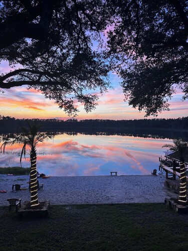  2 Bedroom Cabin on Private Beach with Tiki bar & Cabana!