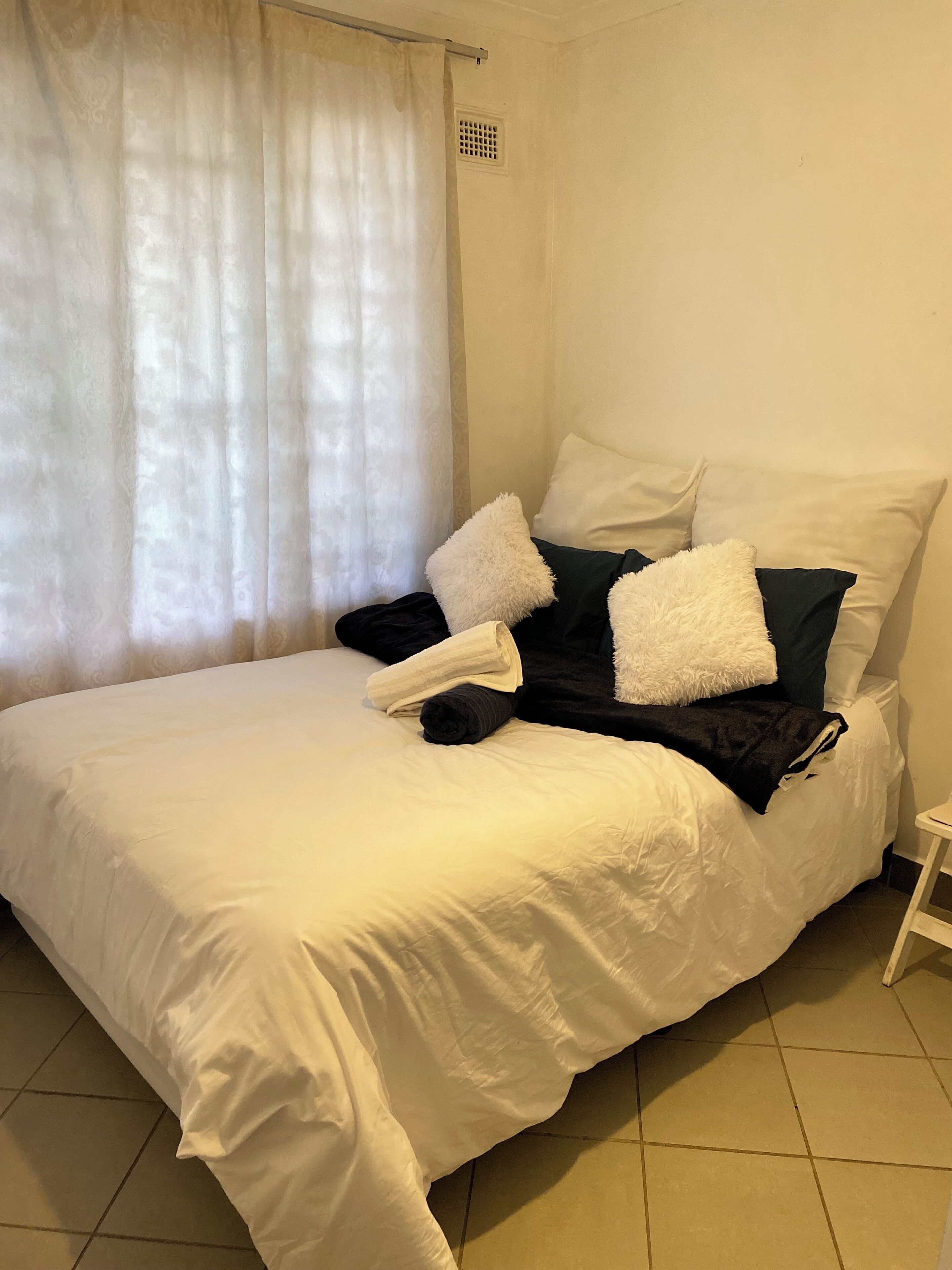 2 bedrooms, iron/ironing board, WiFi