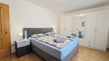 2 bedrooms, iron/ironing board, WiFi, bed sheets