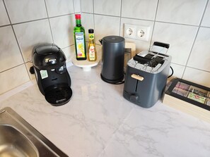 Kaffee und/oder Kaffeemaschine